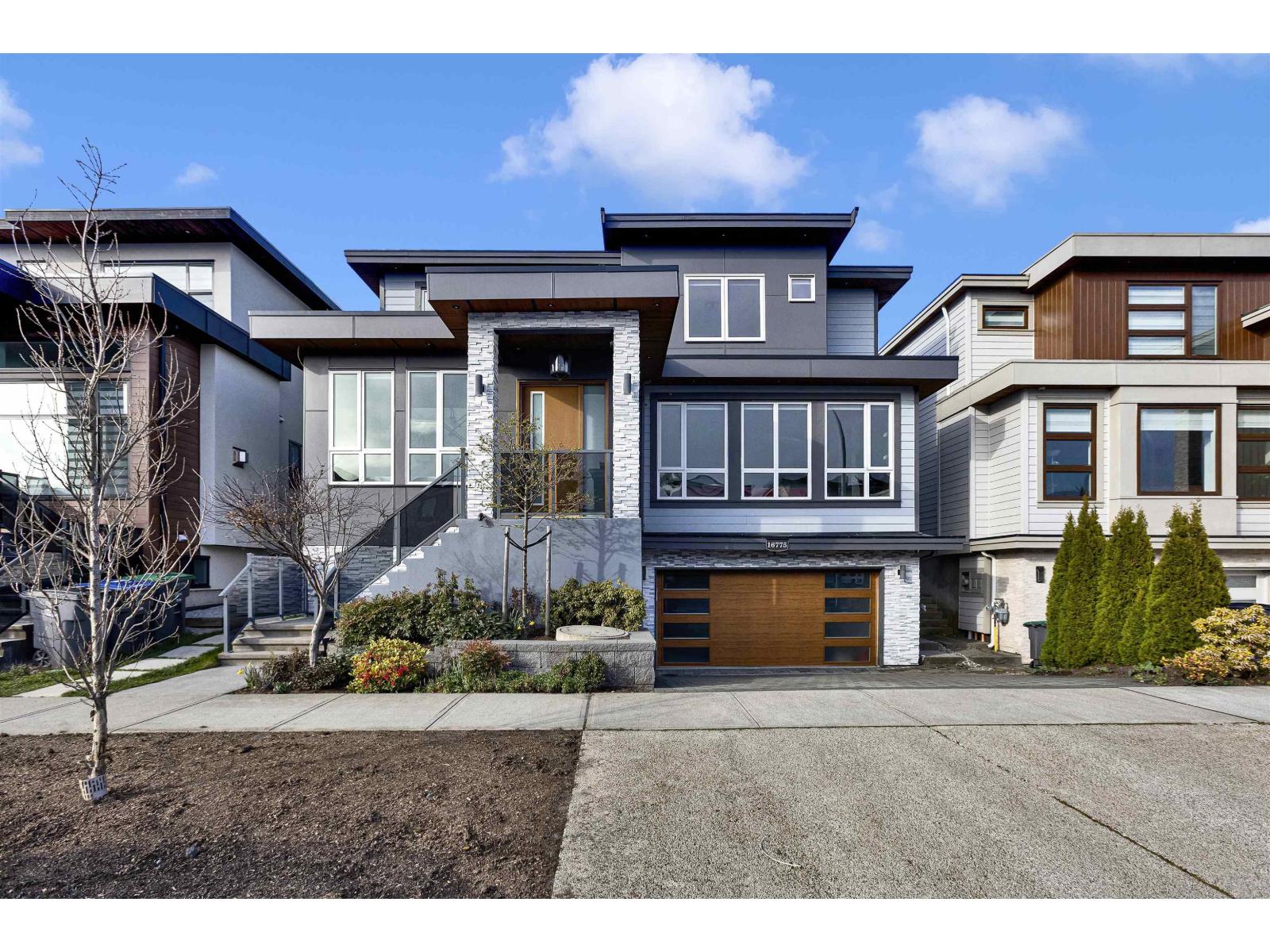 16775 18b Avenue, Surrey, British Columbia  V3Z 1A2 - Photo 2 - R3099116