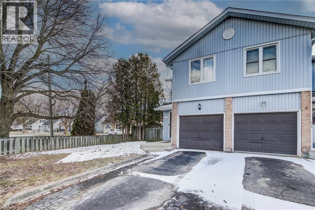 21 Arden Park, Stratford, Ontario  N5A 3E2 - Photo 2 - 40811669