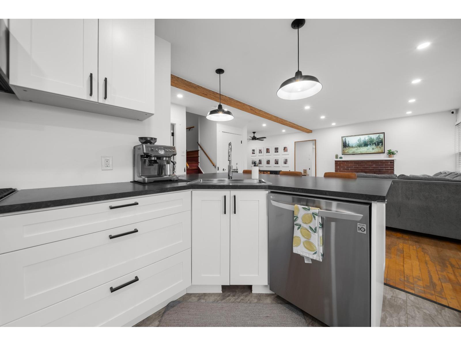 32939 10 Avenue, Mission, British Columbia  V2V 2K2 - Photo 8 - R3099282