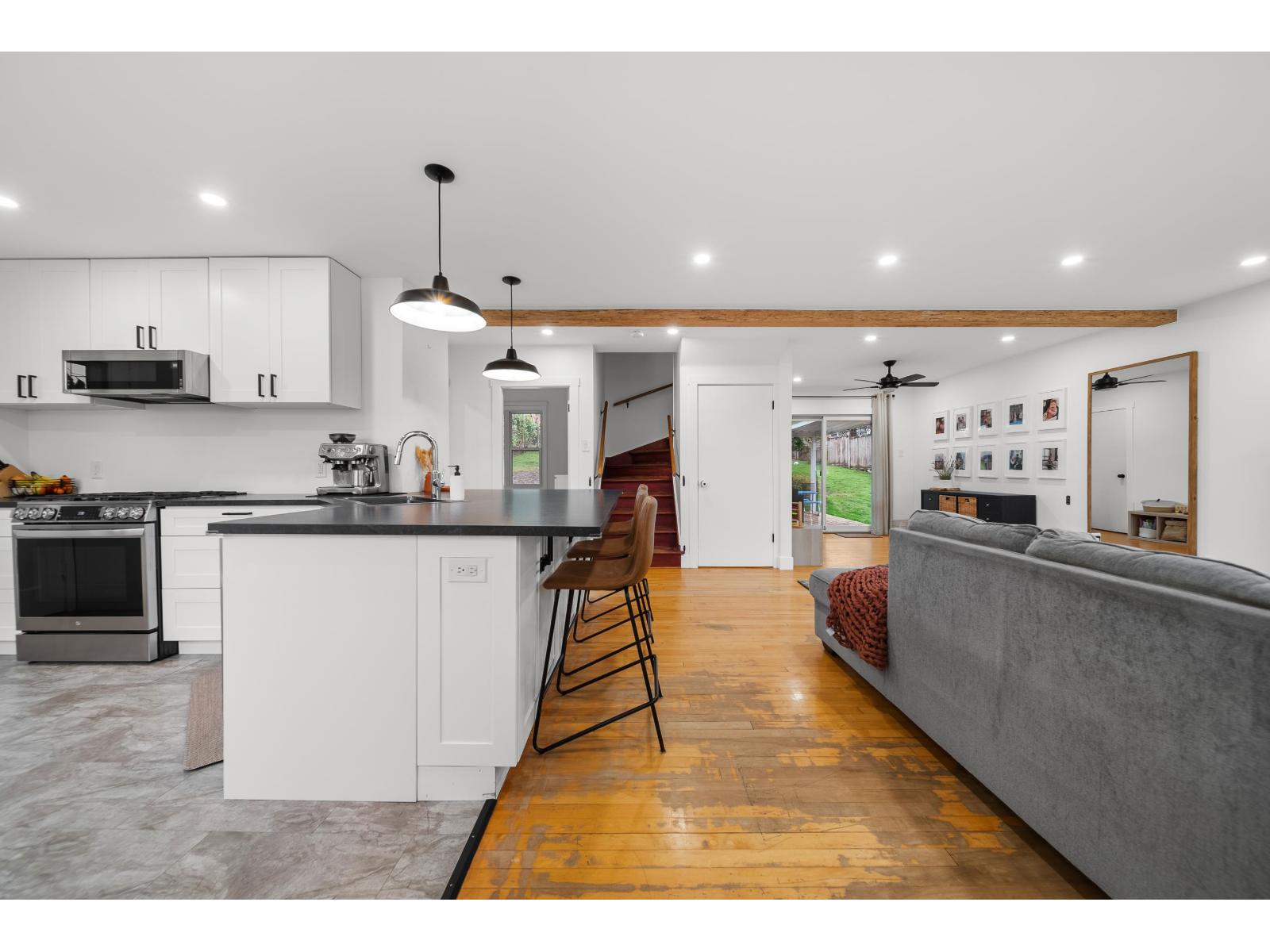 32939 10 Avenue, Mission, British Columbia  V2V 2K2 - Photo 5 - R3099282