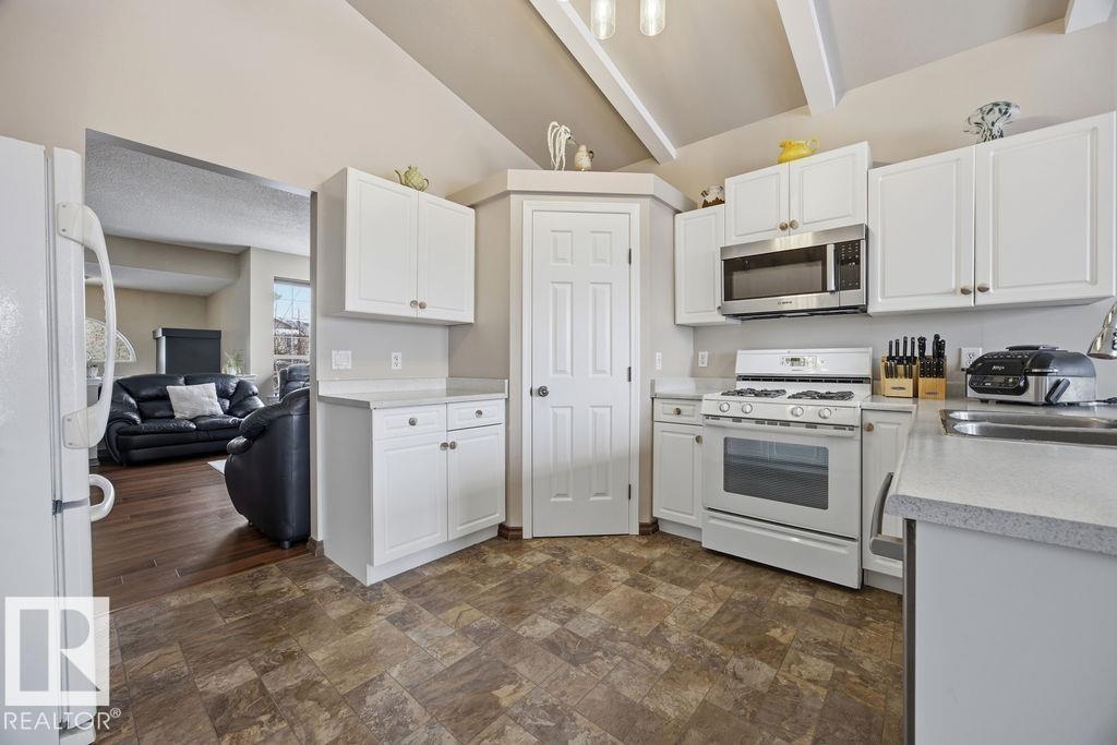 9007 166 Av Nw, Edmonton, Alberta  T5Z 3H5 - Photo 3 - E4477334