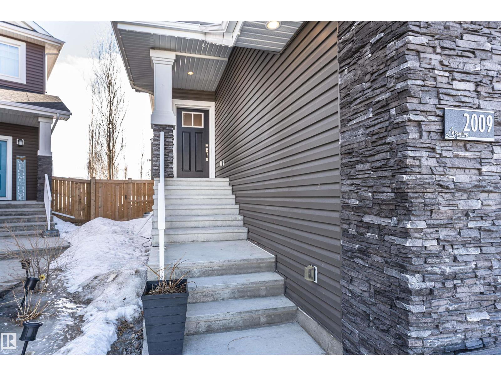 2009 Blue Jay Ct Nw, Edmonton, Alberta  T5S 0J8 - Photo 2 - E4477333