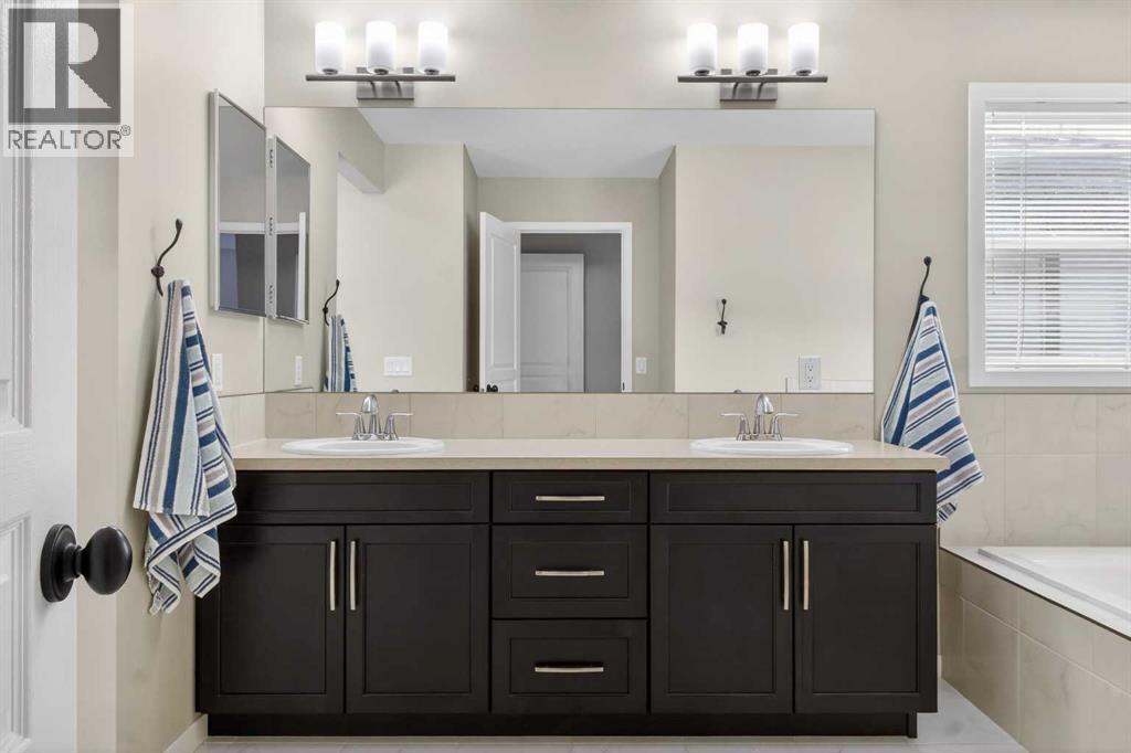 342 Reunion Green Nw, Airdrie, Alberta  T2B 3W5 - Photo 30 - A2292845