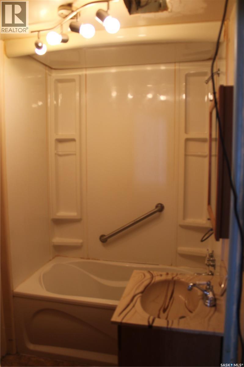 341 4th Street, Bredenbury, Saskatchewan  S0A 0H0 - Photo 15 - SK030383