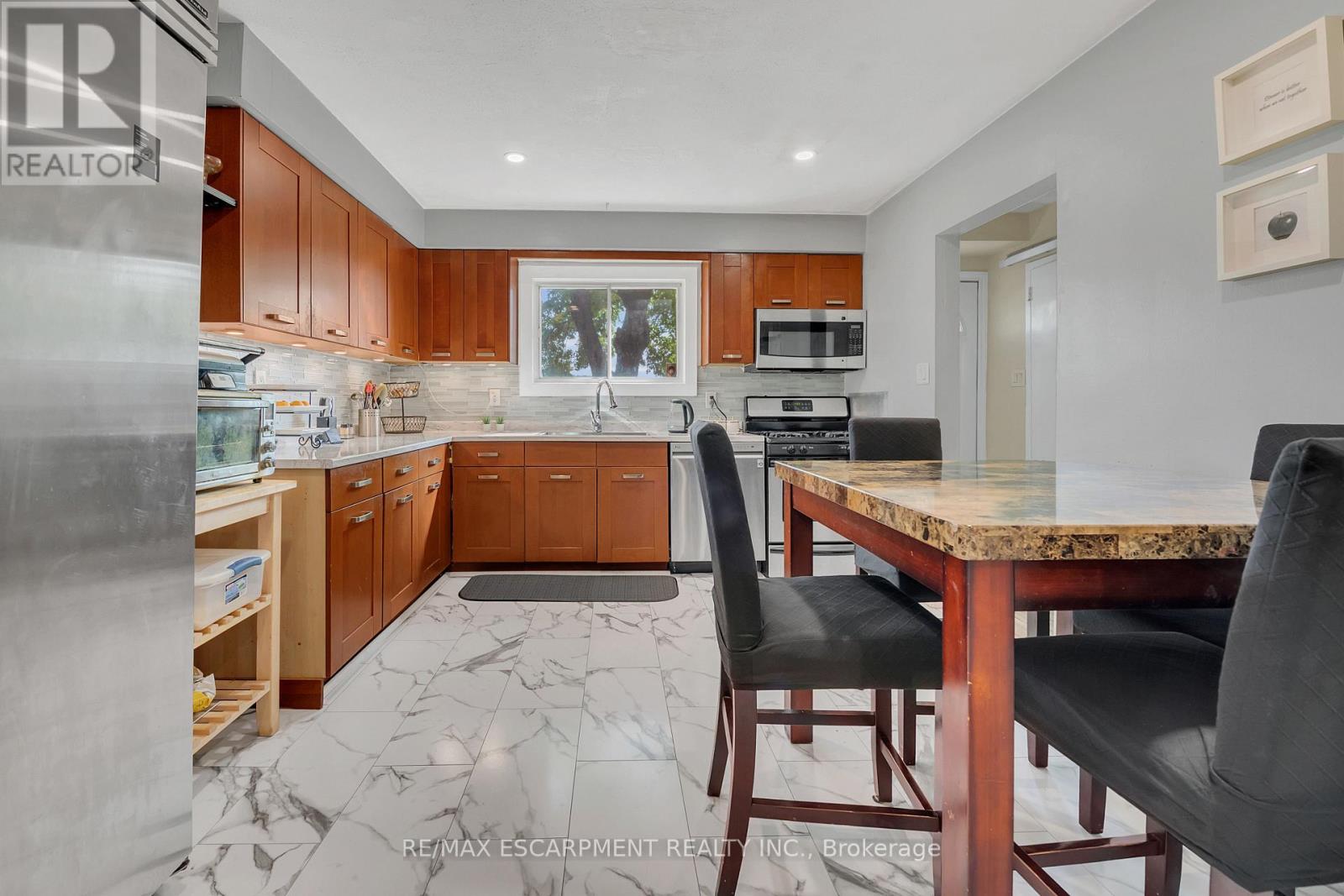 18 Riverdale Drive, Hamilton, Ontario  L8E 1J8 - Photo 6 - X12880286