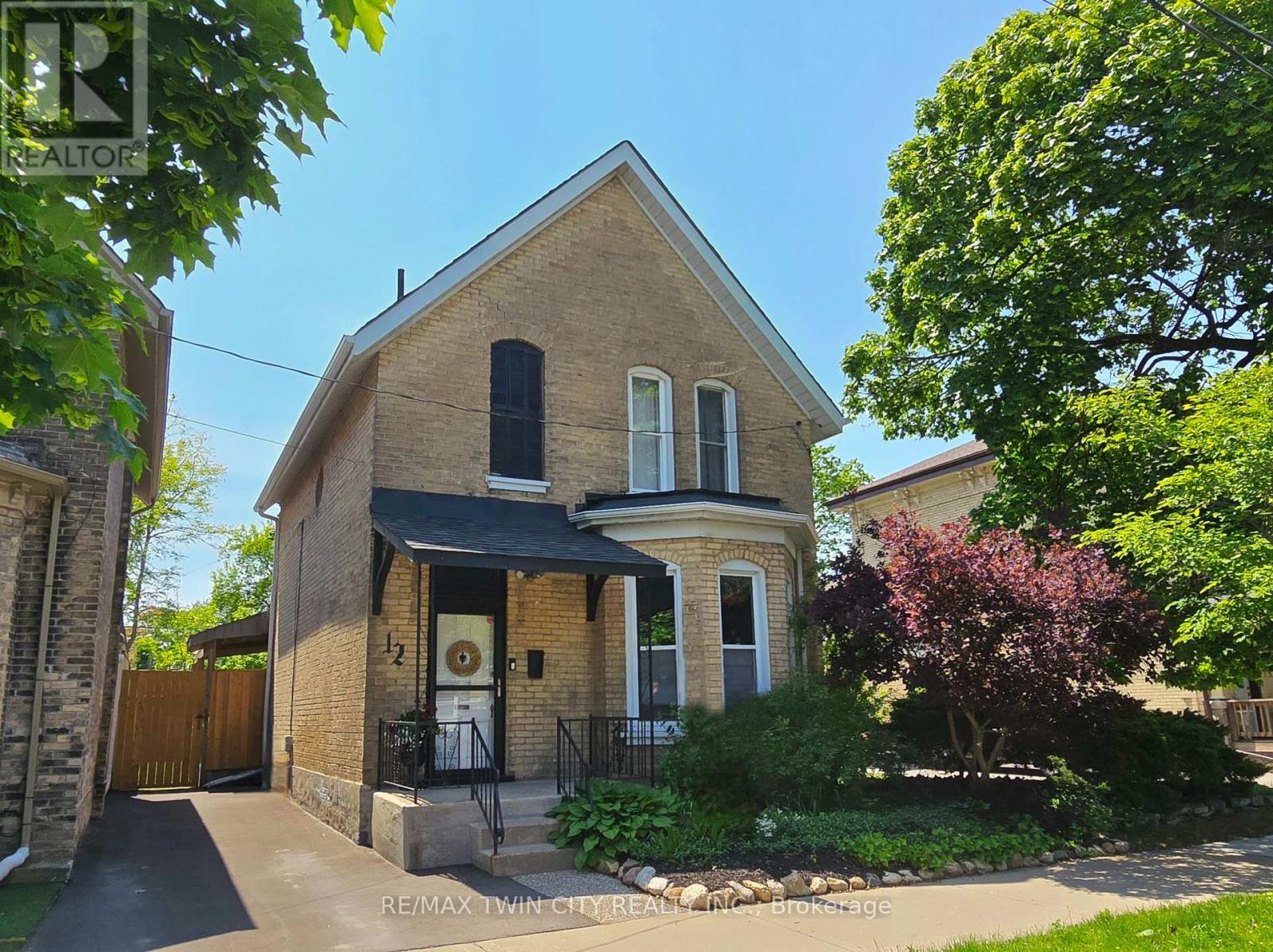 12 PEARL STREET, Brantford, Ontario