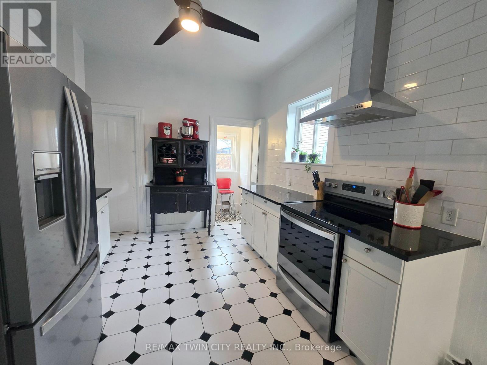 12 Pearl Street, Brantford, Ontario  N3T 3N4 - Photo 13 - X12880288