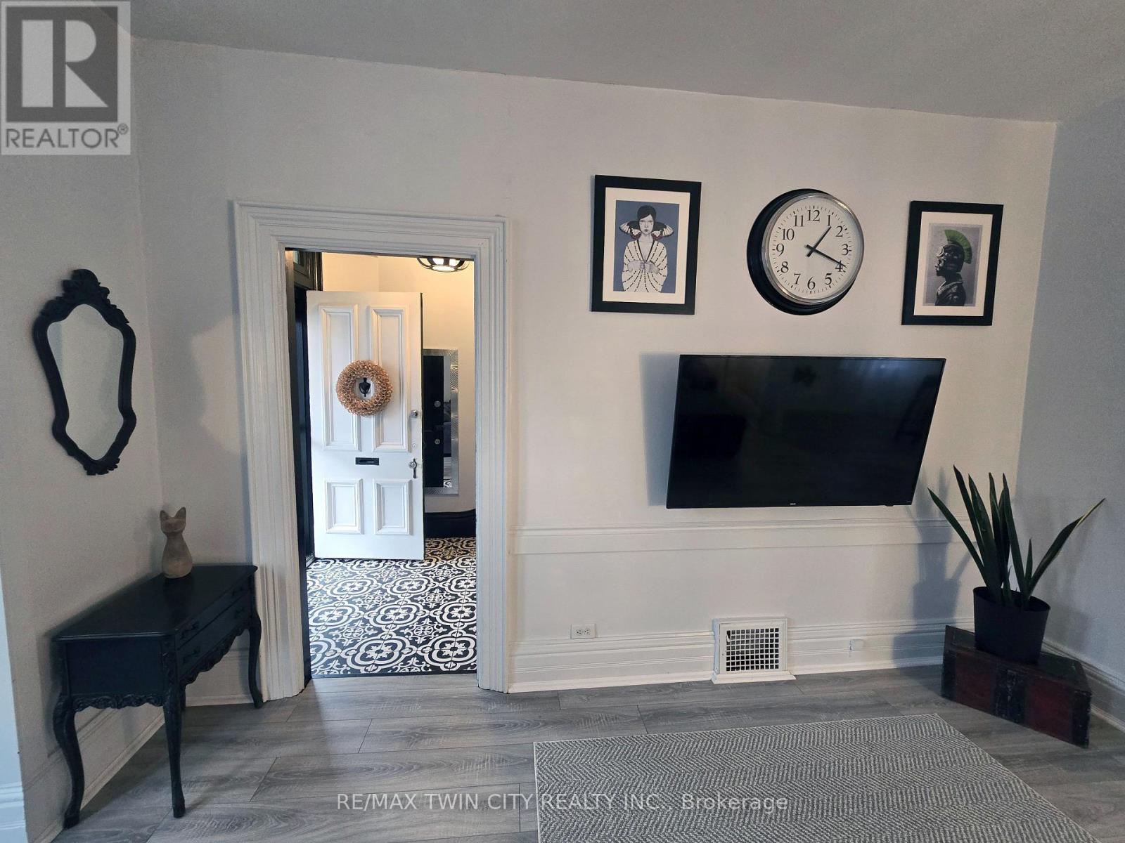 12 Pearl Street, Brantford, Ontario  N3T 3N4 - Photo 6 - X12880288