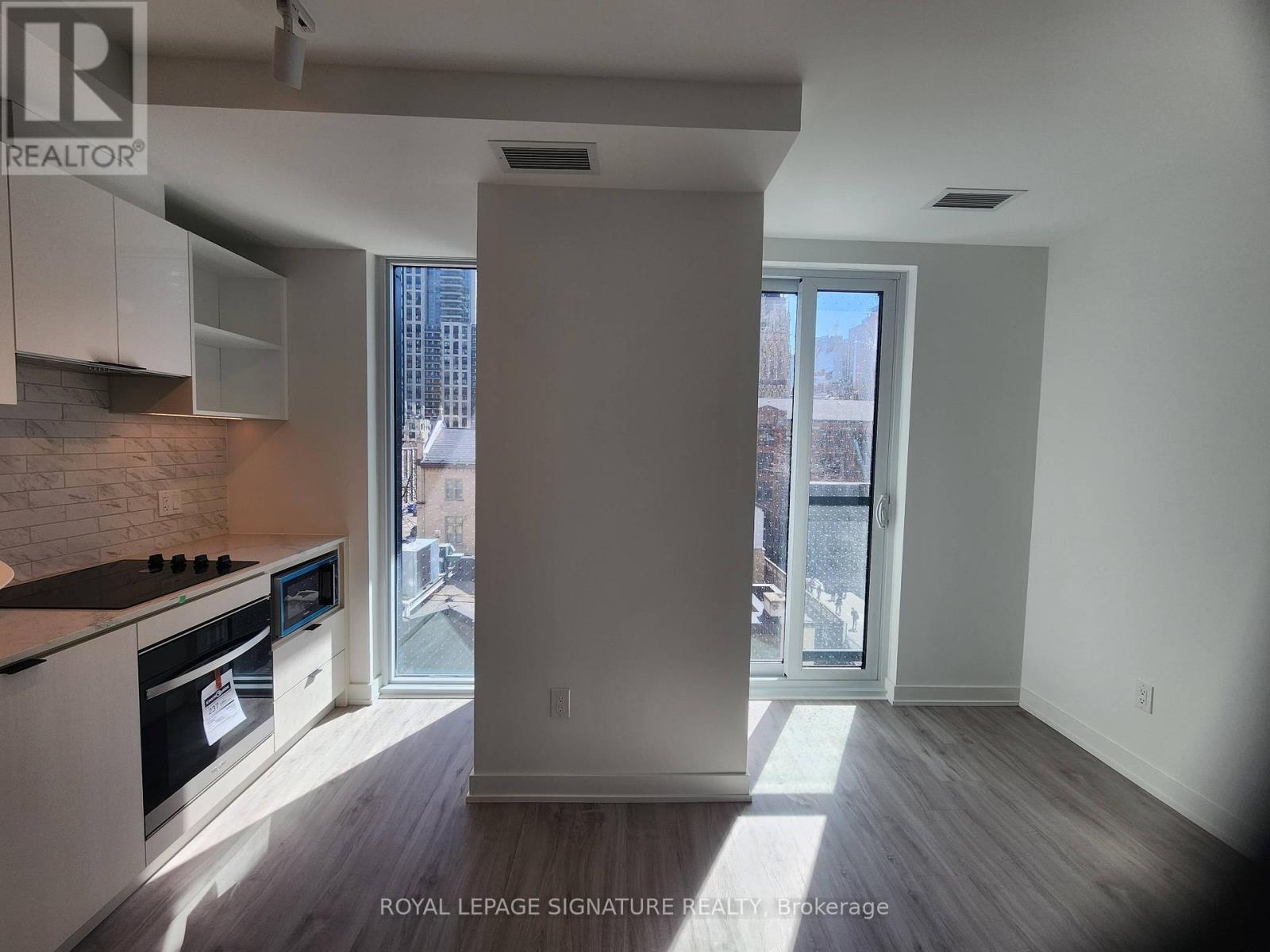 515 - 252 Church Street, Toronto (Church-Yonge Corridor), Ontario  M5B 0E6 - Photo 4 - C12805662