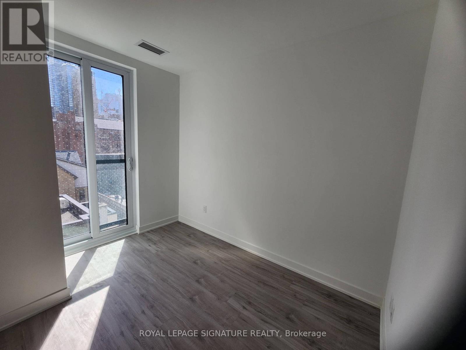 515 - 252 Church Street, Toronto (Church-Yonge Corridor), Ontario  M5B 0E6 - Photo 5 - C12805662