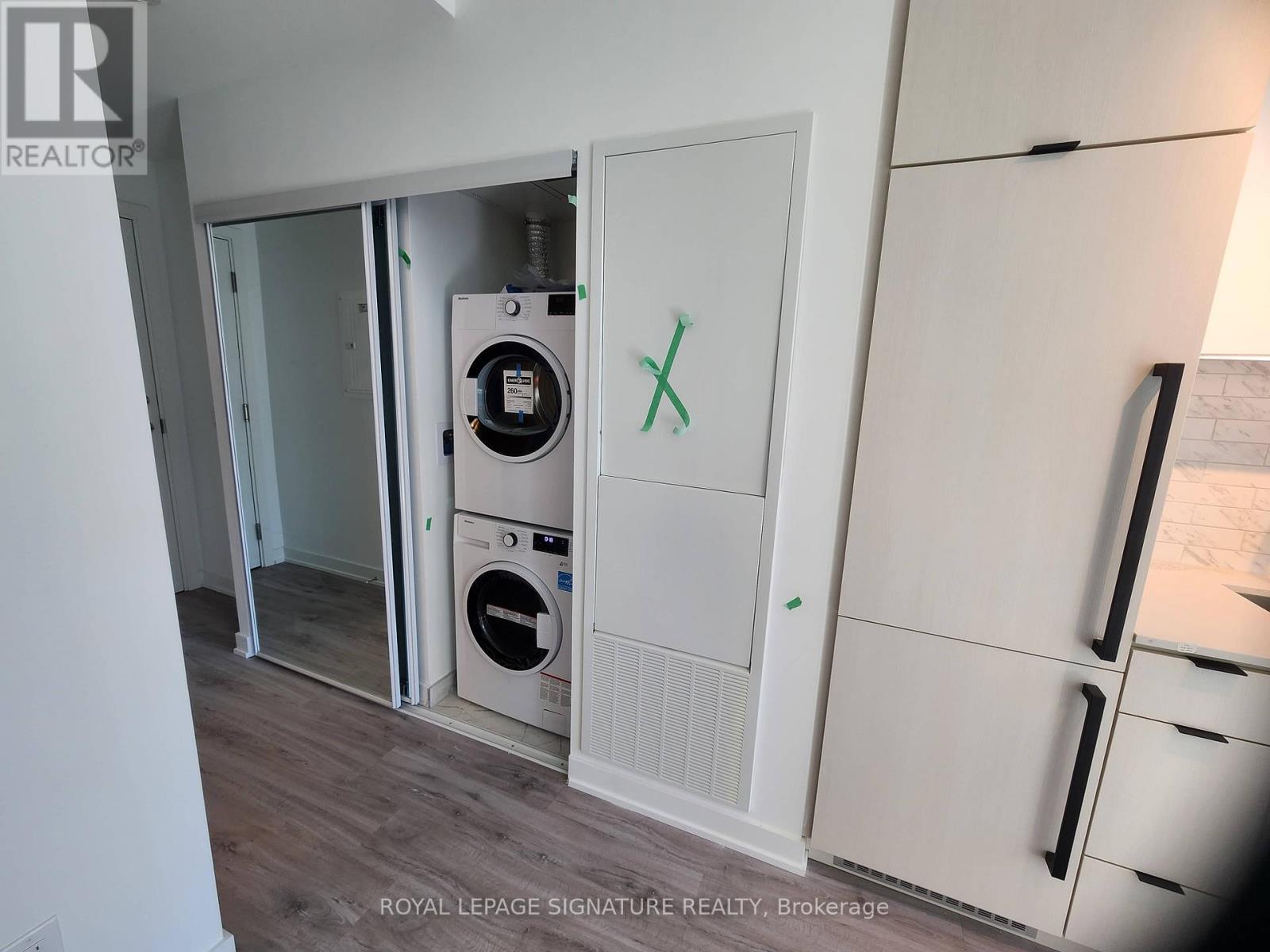 515 - 252 Church Street, Toronto (Church-Yonge Corridor), Ontario  M5B 0E6 - Photo 6 - C12805662