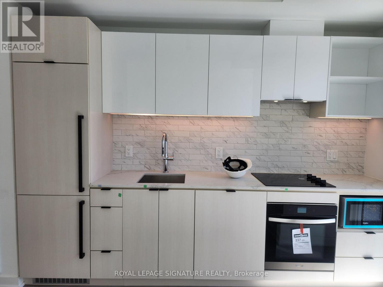 515 - 252 Church Street, Toronto (Church-Yonge Corridor), Ontario  M5B 0E6 - Photo 3 - C12805662