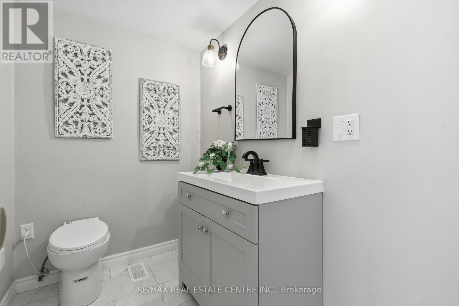 1577 Bruny Avenue, Pickering, Ontario  L1X 0C5 - Photo 17 - E12868376