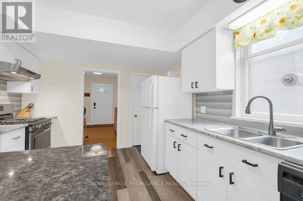 306 Bleecker Avenue, Belleville, Ontario  K8N 3V4 - Photo 9 - X12880410