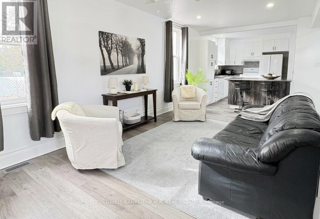 18 John Street, Kawartha Lakes, Ontario  K0M 2B0 - Photo 10 - X12880544