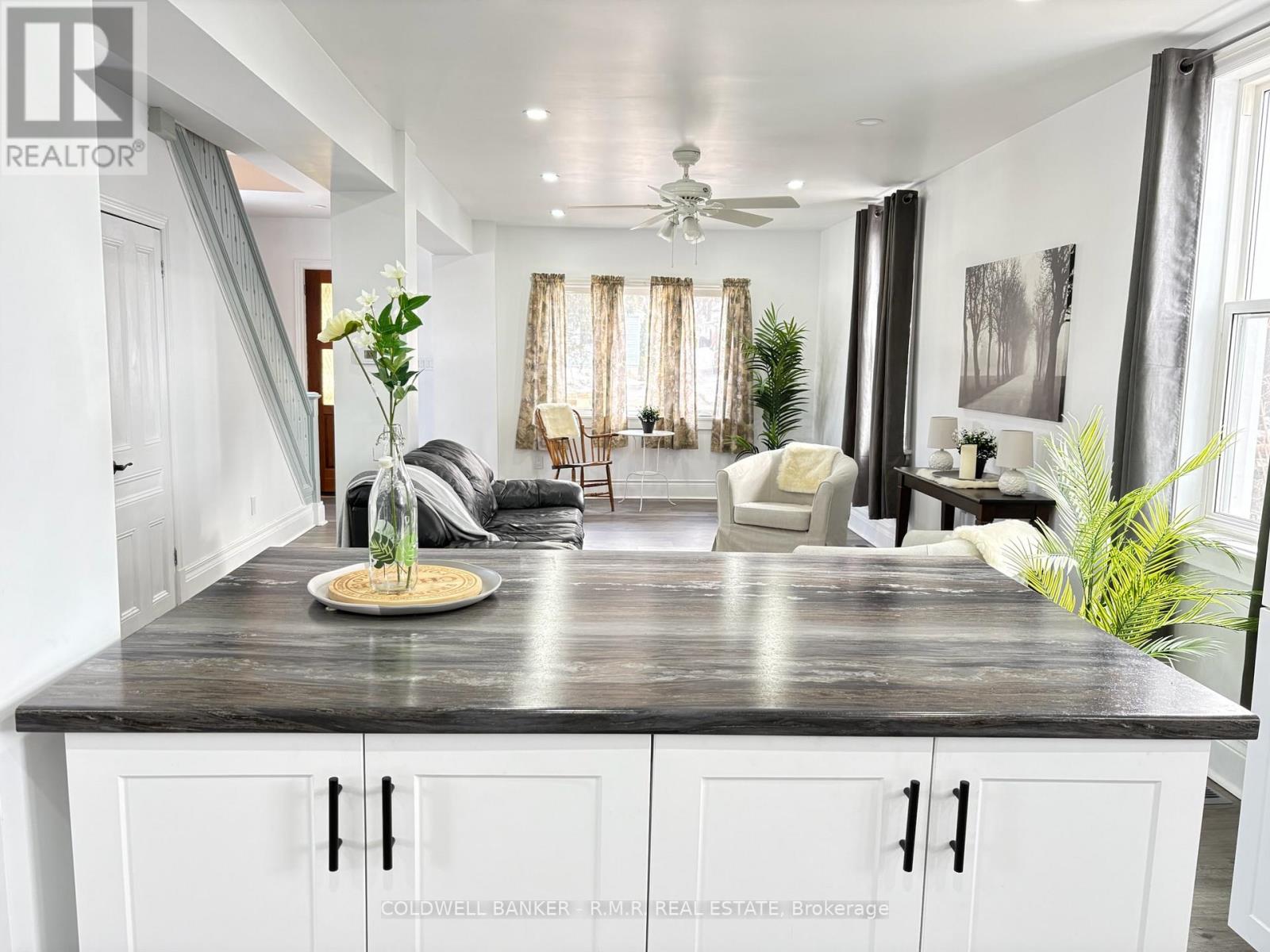 18 John Street, Kawartha Lakes, Ontario  K0M 2B0 - Photo 12 - X12880544