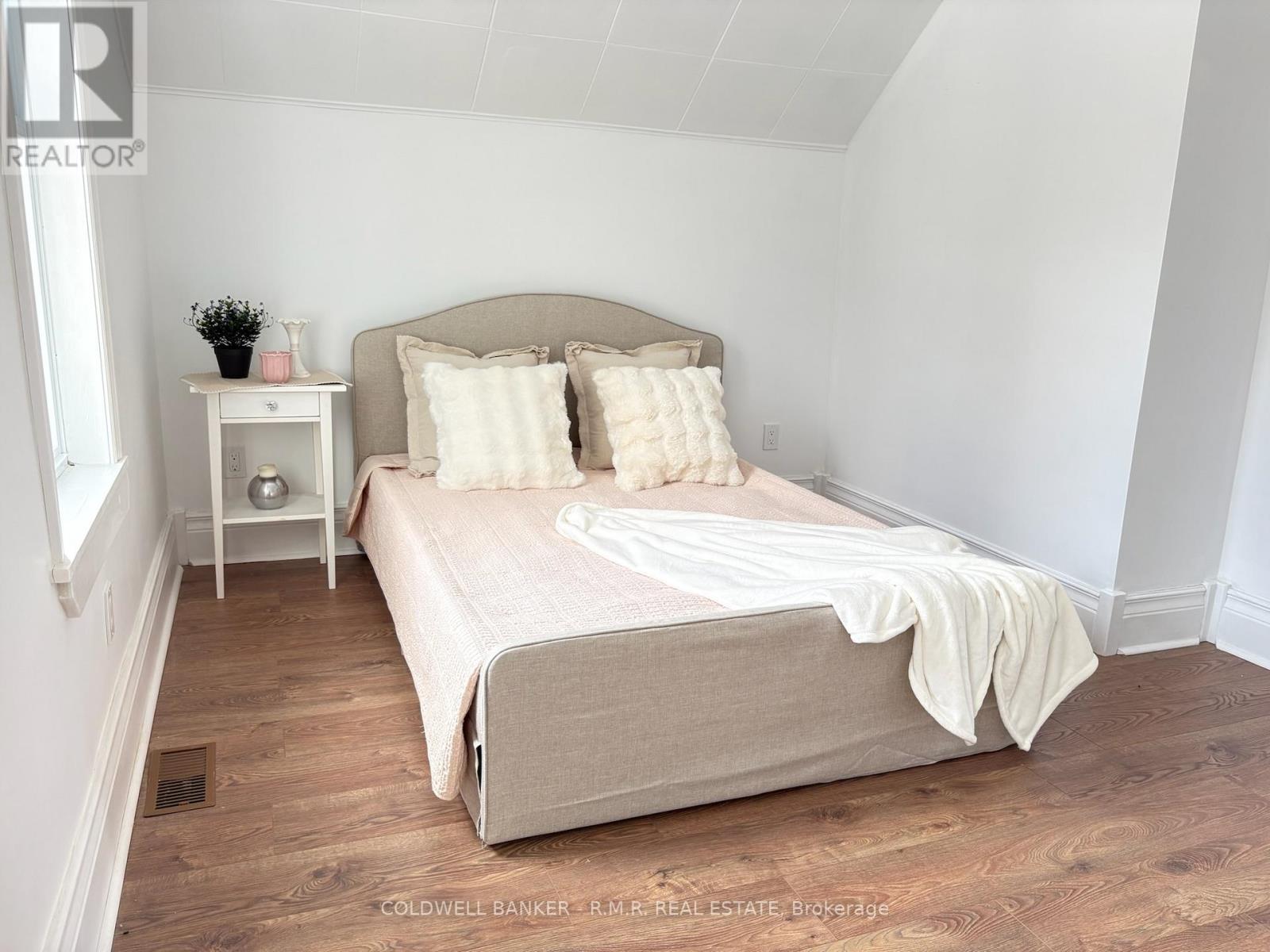 18 John Street, Kawartha Lakes, Ontario  K0M 2B0 - Photo 26 - X12880544