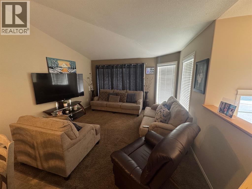 79 Sunridge Boulevard W, Lethbridge, Alberta  T1J 0T4 - Photo 2 - A2292834