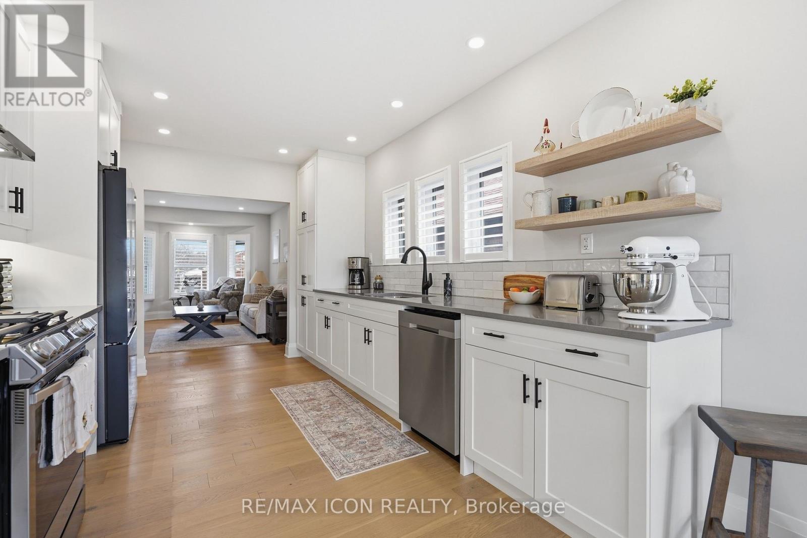 Photo 10 of 47 for 639 Emery Street E