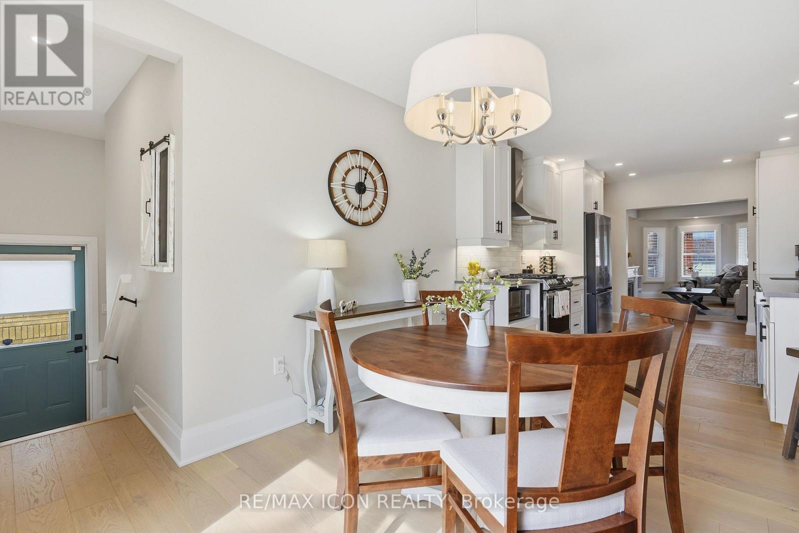 Photo 17 of 47 for 639 Emery Street E