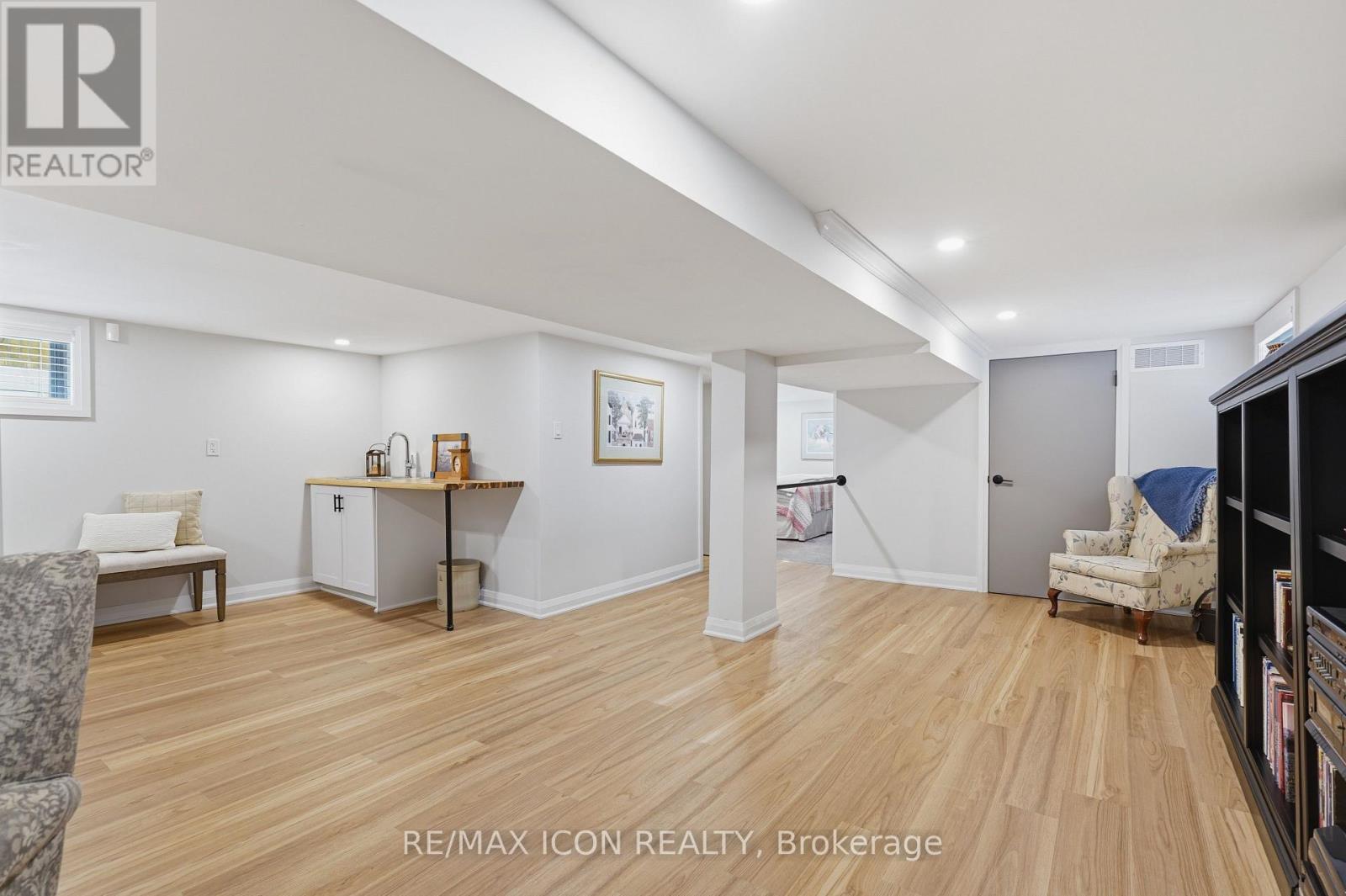 Photo 26 of 47 for 639 Emery Street E