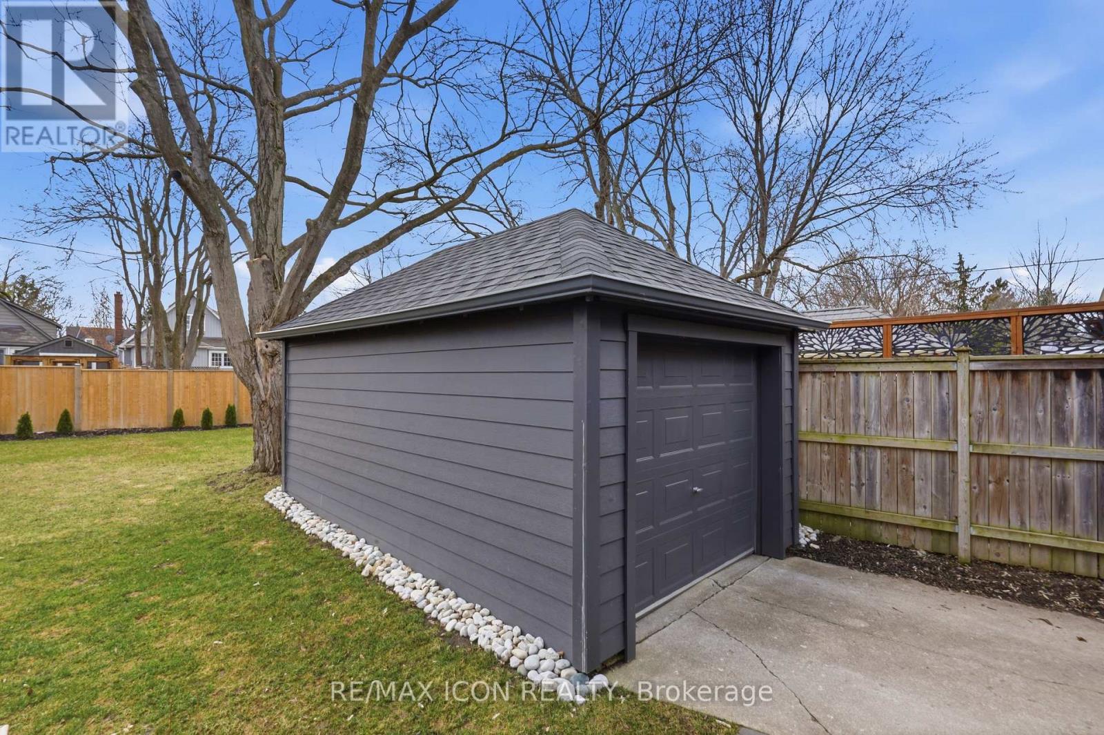 Photo 40 of 47 for 639 Emery Street E