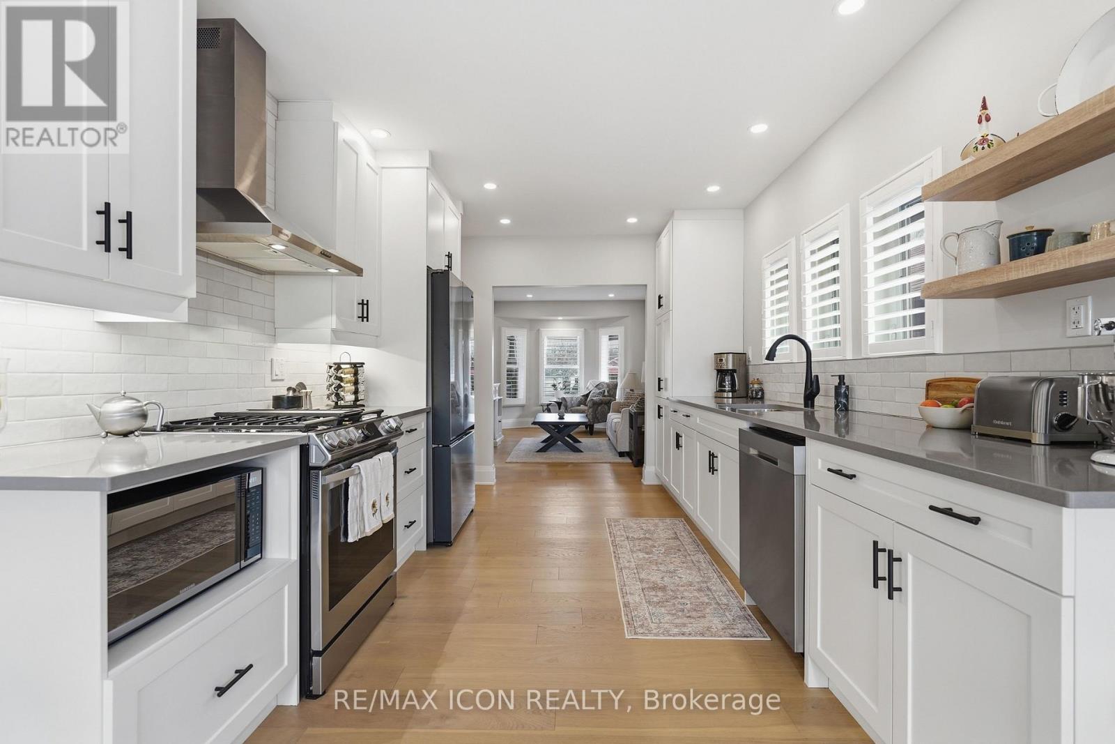 Photo 9 of 47 for 639 Emery Street E