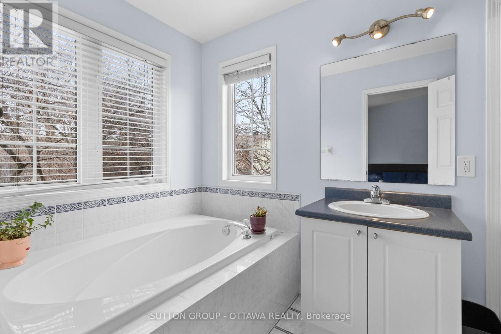 11 - 221 Station Boulevard, Ottawa, Ontario  K1G 6P3 - Photo 14 - X12880540