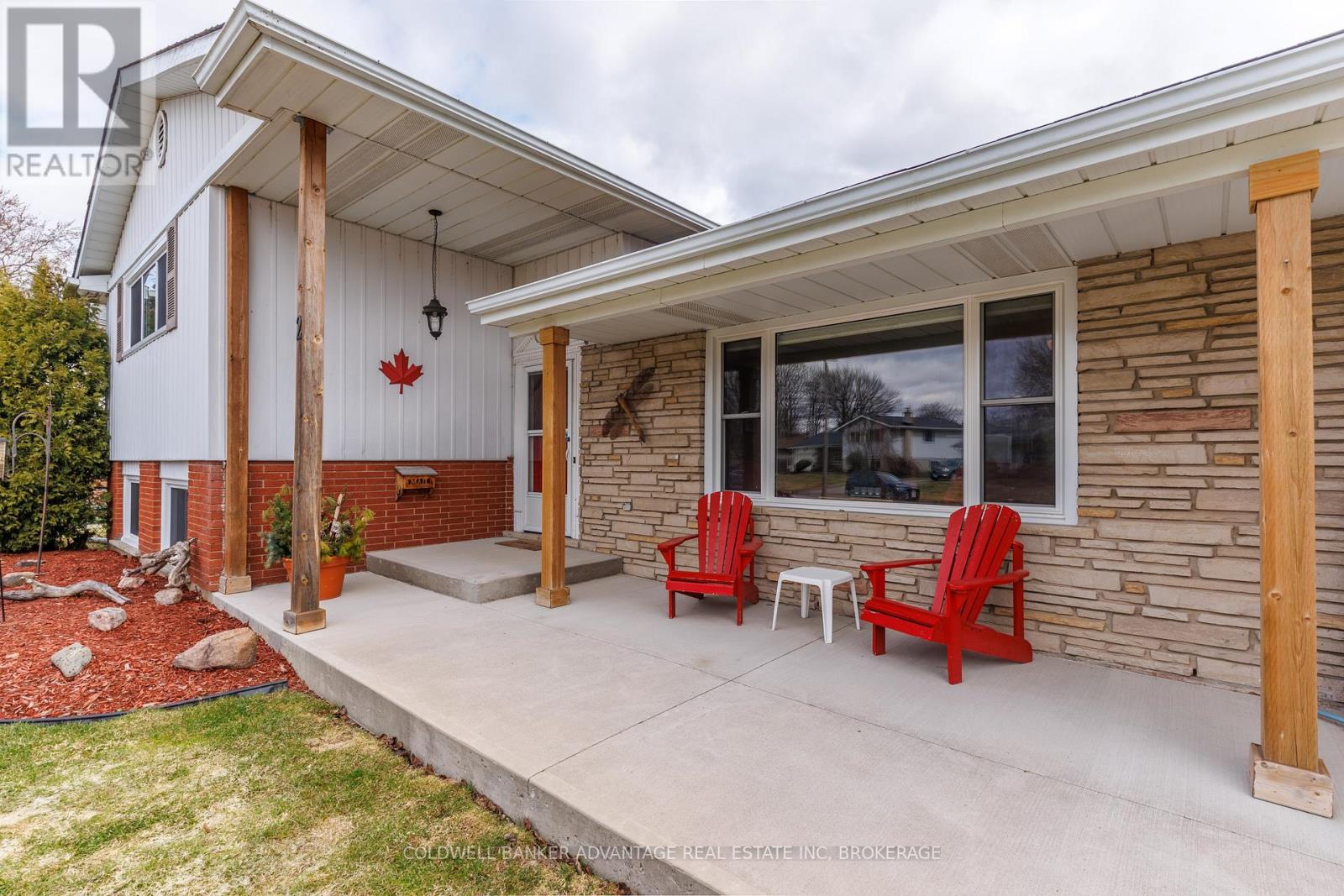 2 Donna Marie Drive, Welland, Ontario  L3C 2X5 - Photo 5 - X12880450