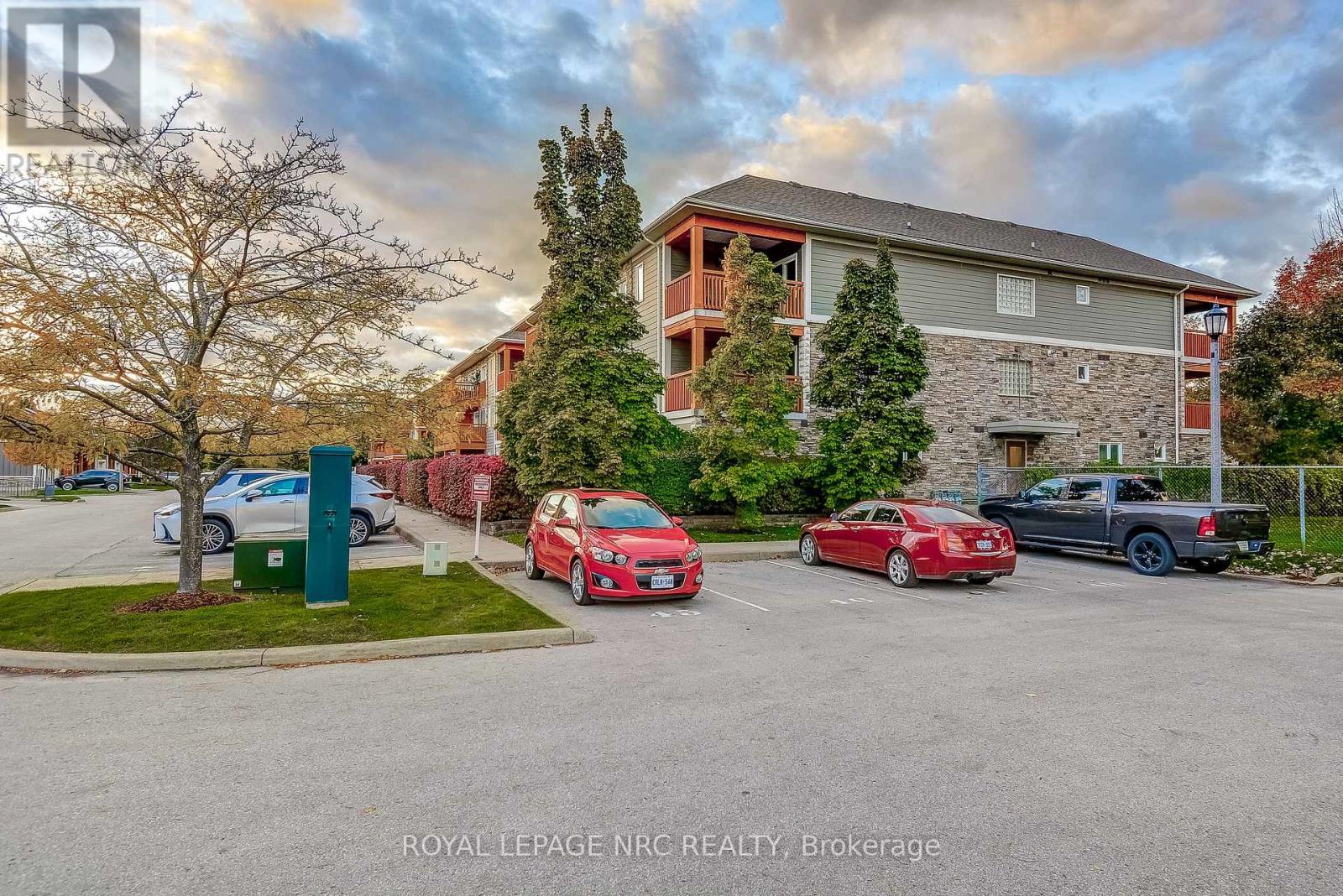 202 - 678 Line 2 Road, Niagara-On-The-Lake, Ontario  L0S 1J0 - Photo 2 - X12880472