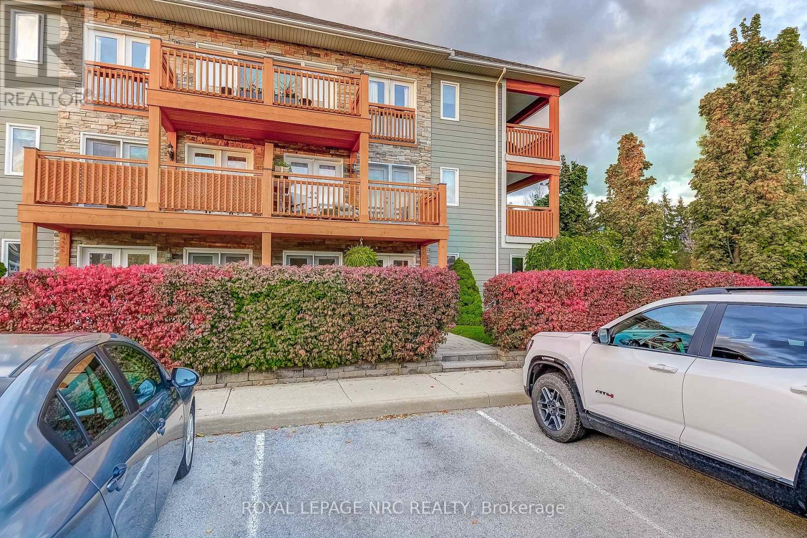 202 - 678 Line 2 Road, Niagara-On-The-Lake, Ontario  L0S 1J0 - Photo 3 - X12880472