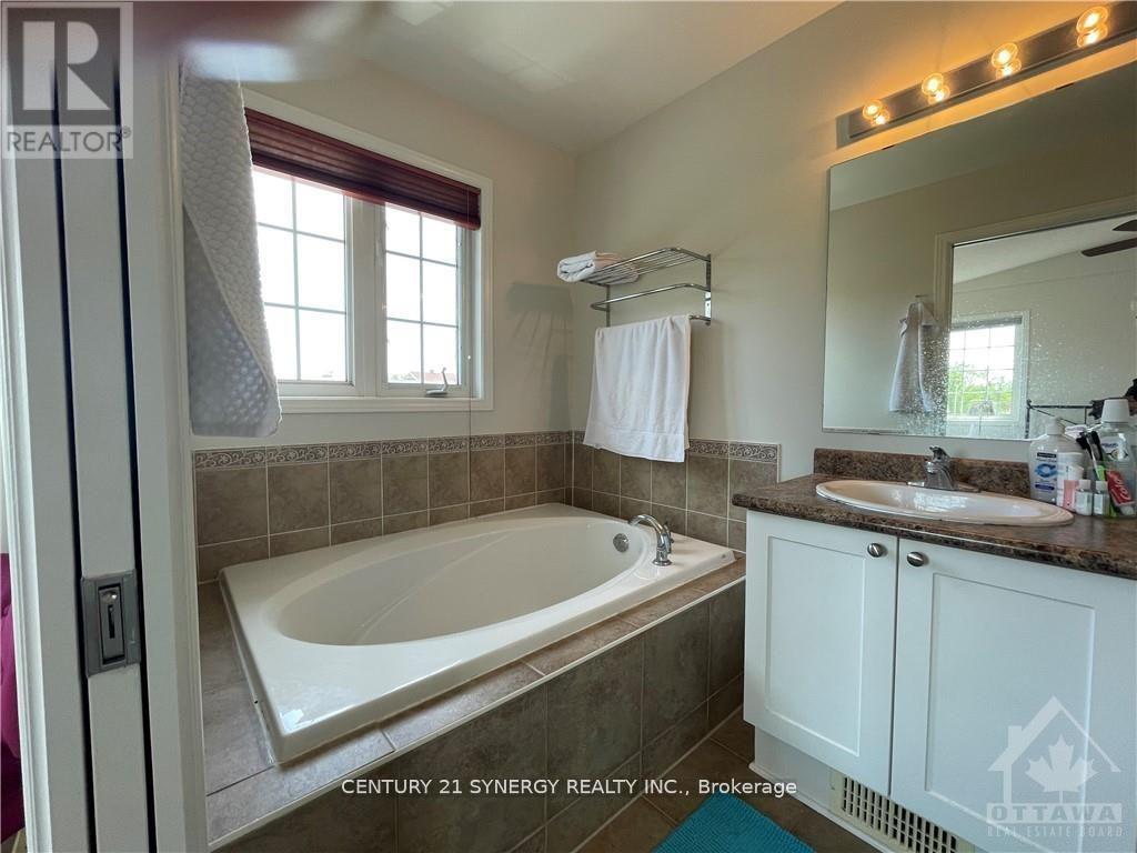 240 Freedom Private, Ottawa, Ontario  K1G 6W3 - Photo 11 - X12879014