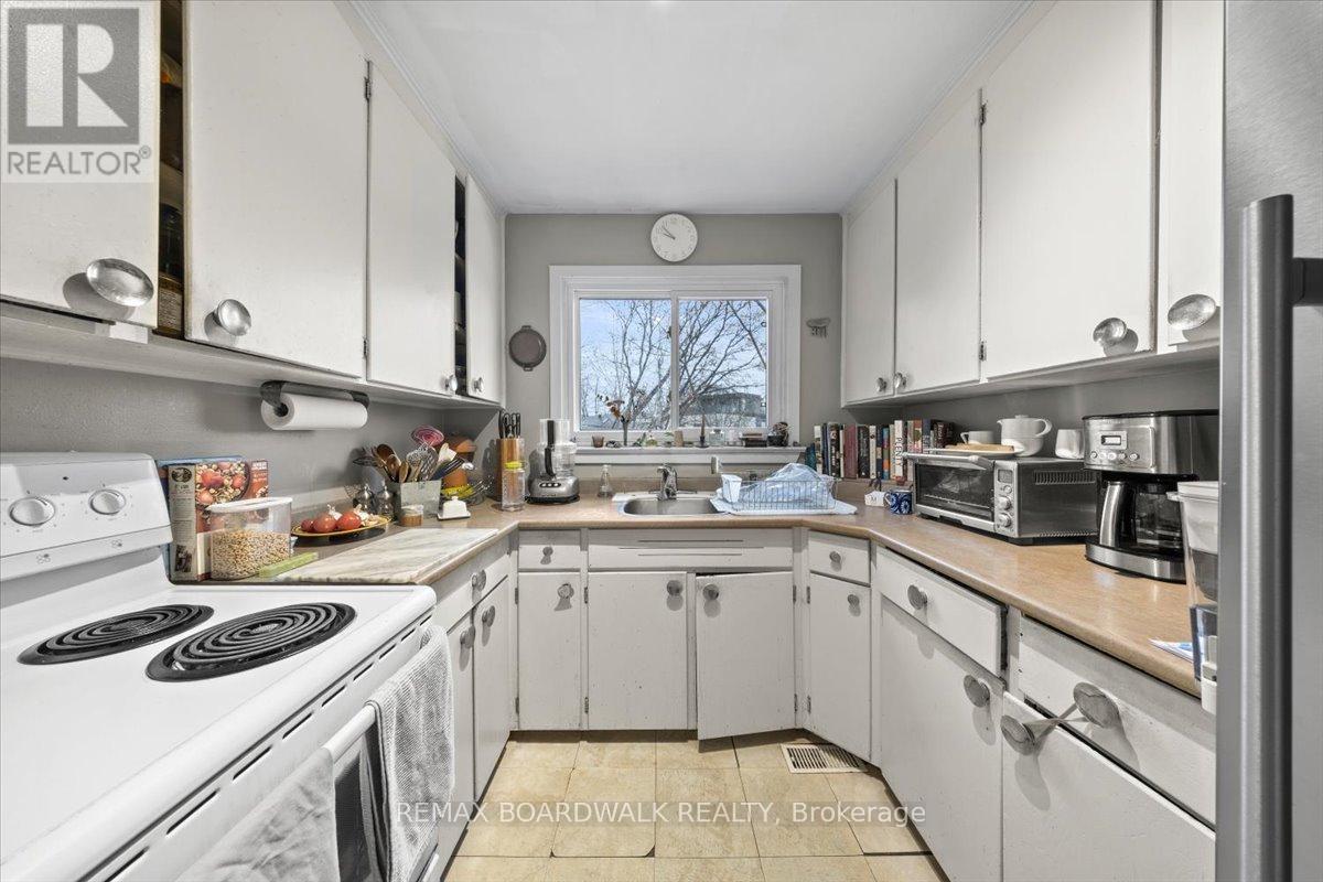 151 Riverdale Avenue, Ottawa, Ontario  K1S 1R1 - Photo 13 - X12880248