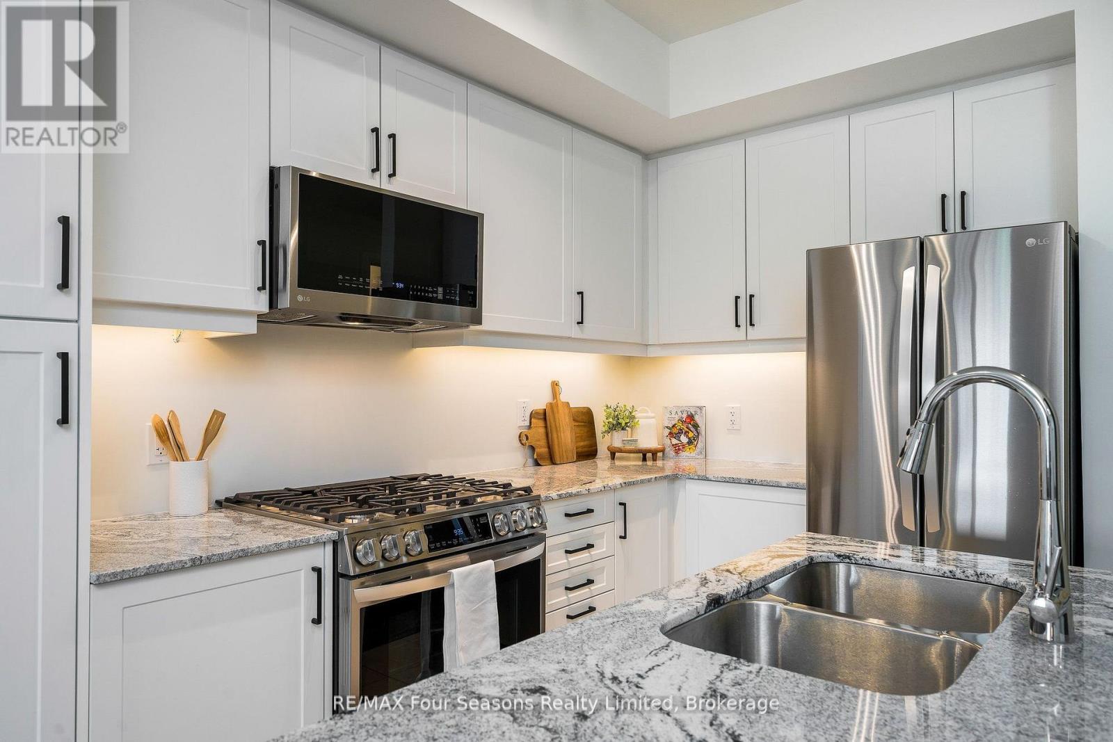 208 - 17 Spooner Crescent, Collingwood, Ontario  L9Y 1T3 - Photo 2 - S12880638