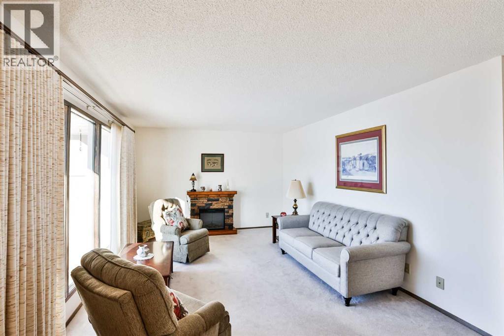 159 Park Avenue, Raymond, Alberta  T0K 2S0 - Photo 3 - A2292200