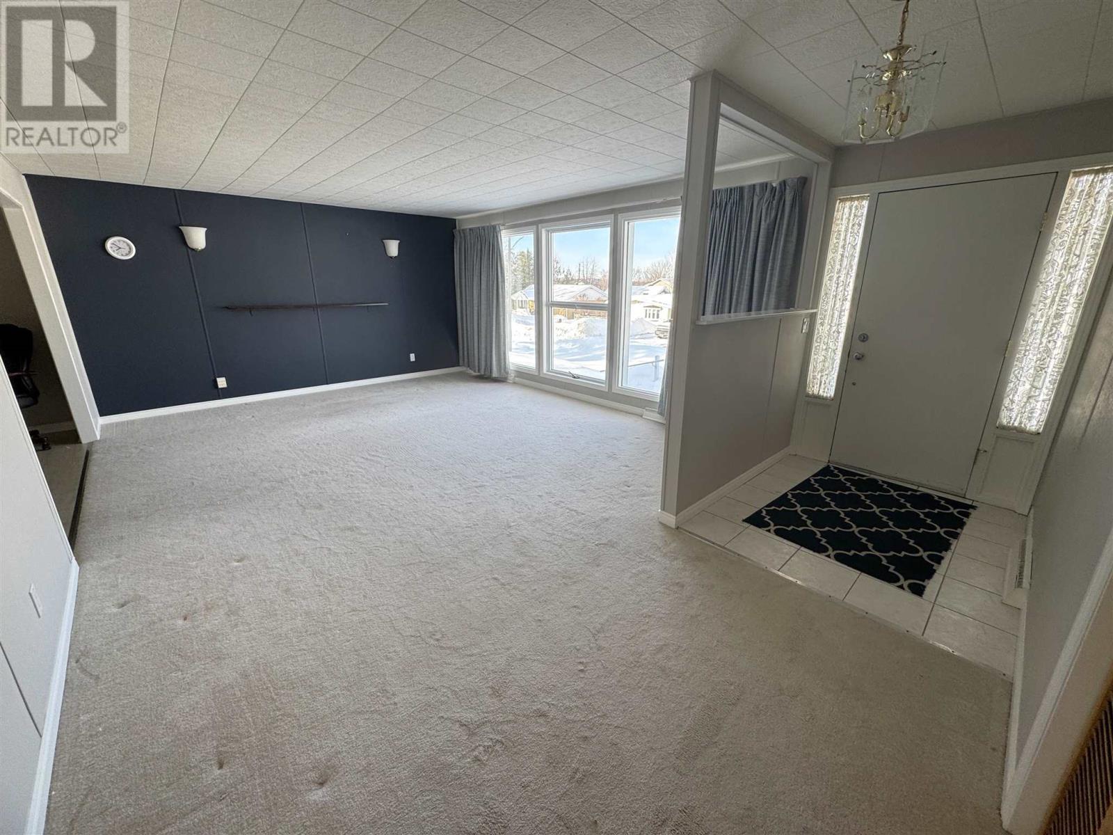 25 Gillanders Rd, Elliot Lake, Ontario  P5A 1W4 - Photo 3 - SM260374