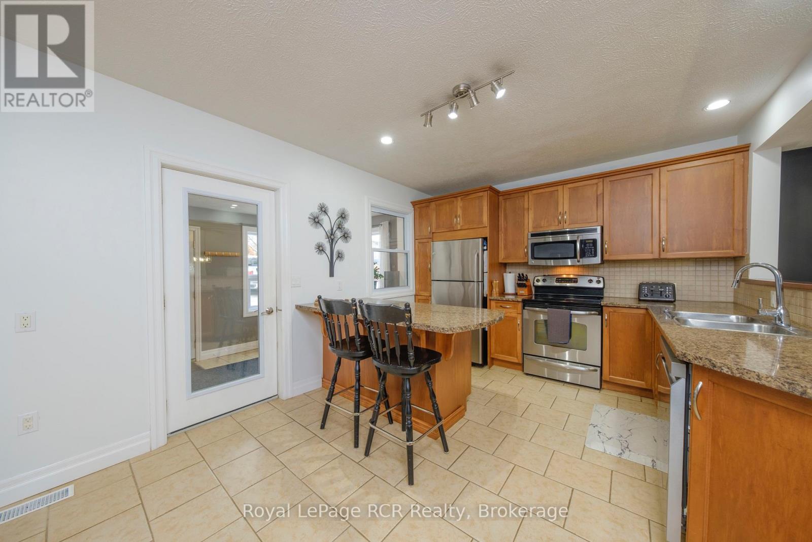 335 Ross Street, Huron-Kinloss (Lucknow), Ontario  N0G 2H0 - Photo 4 - X12880398