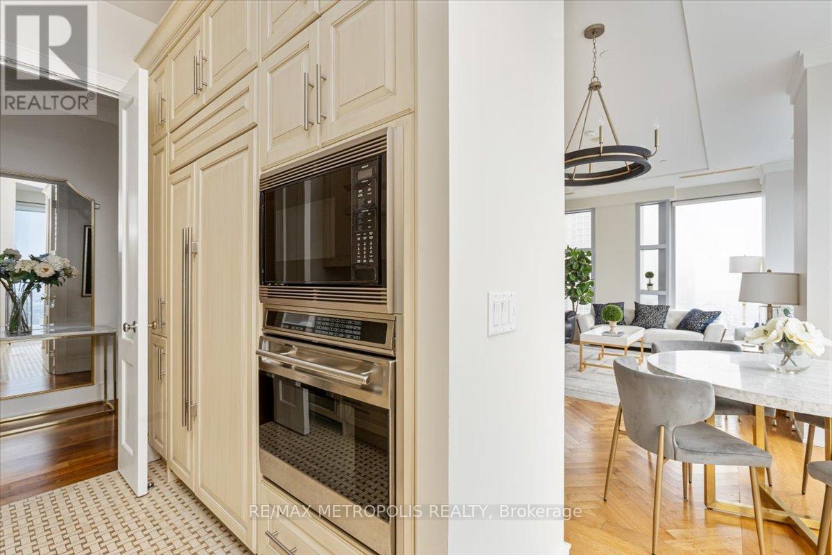 2701 - 183 Wellington Street W, Toronto, Ontario  M5V 0A1 - Photo 4 - C12880438