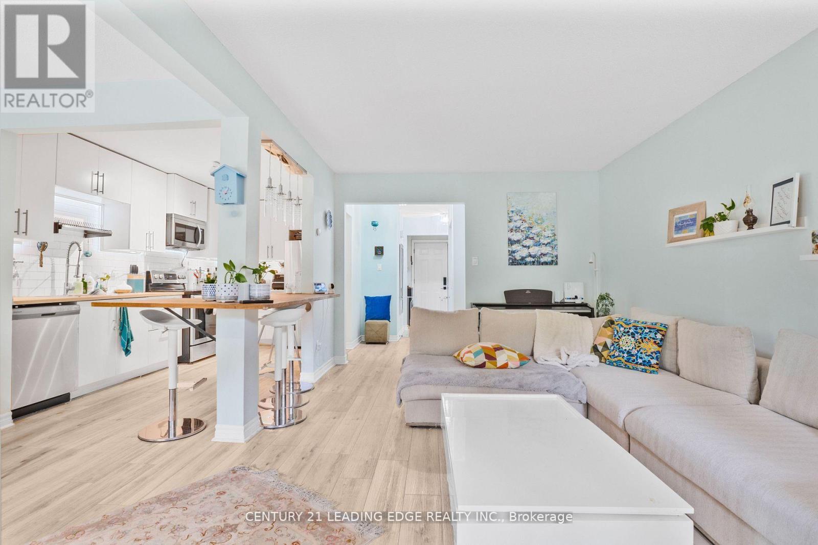 6 - 40 Castle Rock Drive, Richmond Hill (North Richvale), Ontario  L4C 5H5 - Photo 10 - N12880432