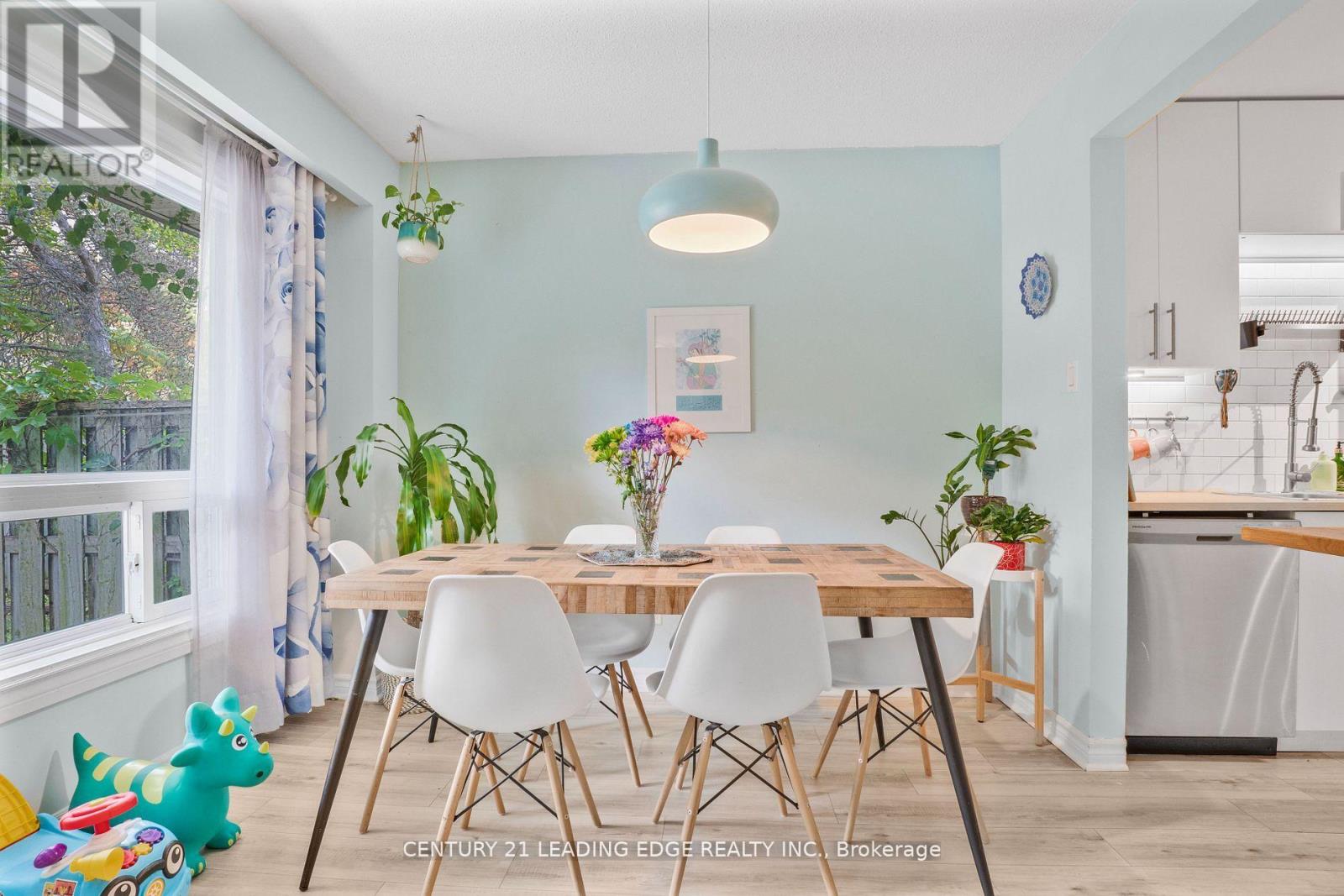 6 - 40 Castle Rock Drive, Richmond Hill (North Richvale), Ontario  L4C 5H5 - Photo 12 - N12880432