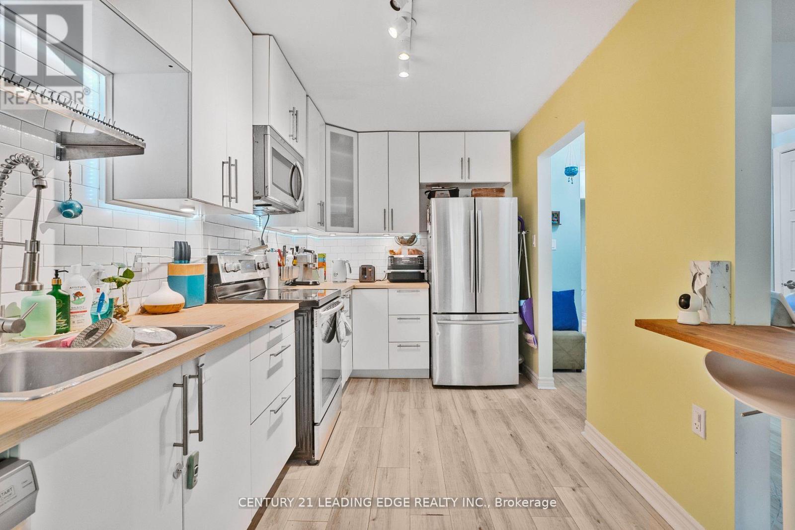 6 - 40 Castle Rock Drive, Richmond Hill (North Richvale), Ontario  L4C 5H5 - Photo 13 - N12880432