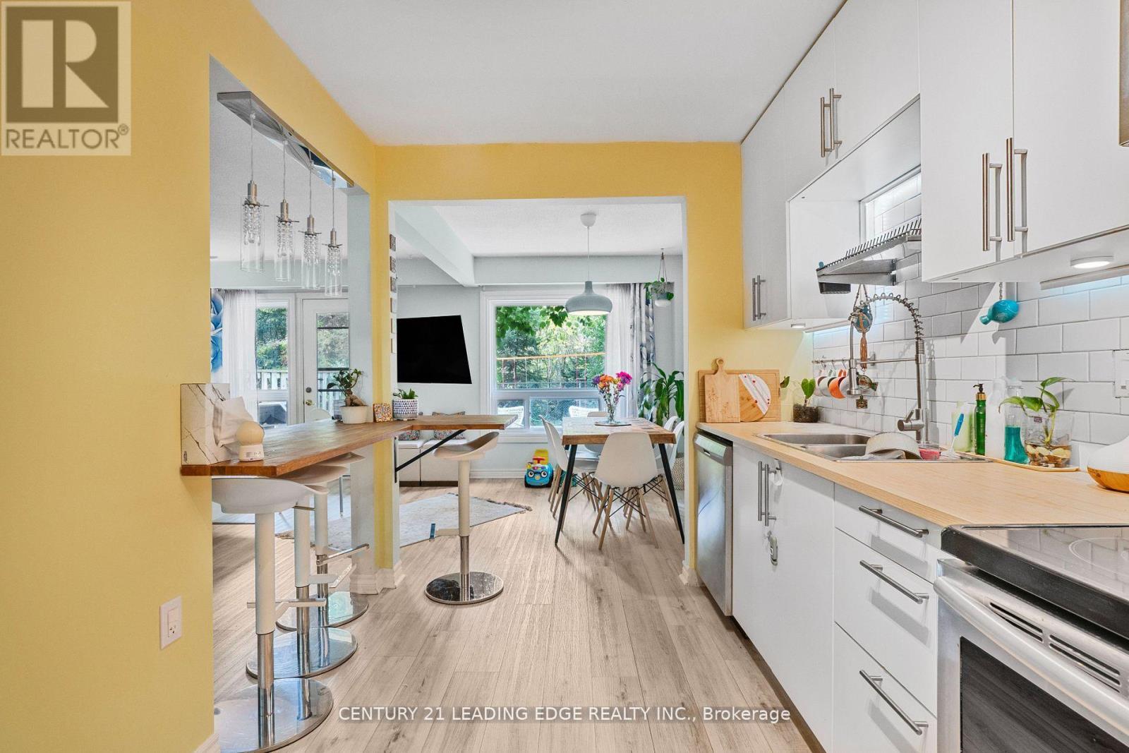 6 - 40 Castle Rock Drive, Richmond Hill (North Richvale), Ontario  L4C 5H5 - Photo 14 - N12880432