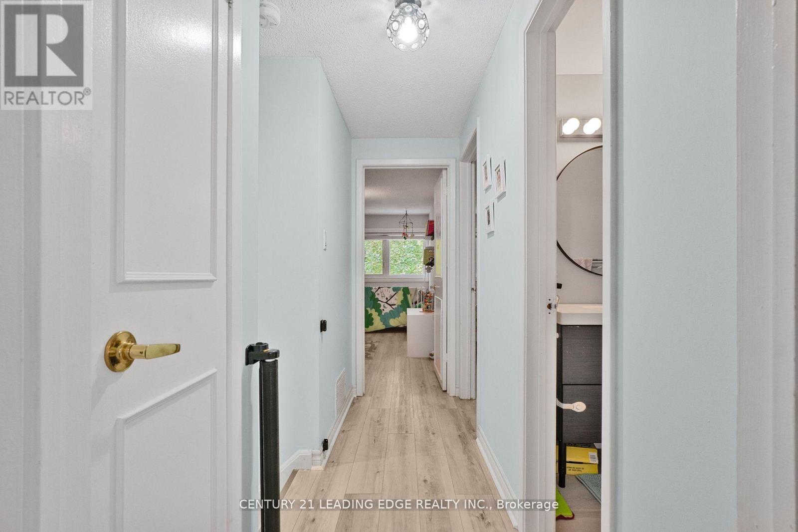 6 - 40 Castle Rock Drive, Richmond Hill (North Richvale), Ontario  L4C 5H5 - Photo 16 - N12880432