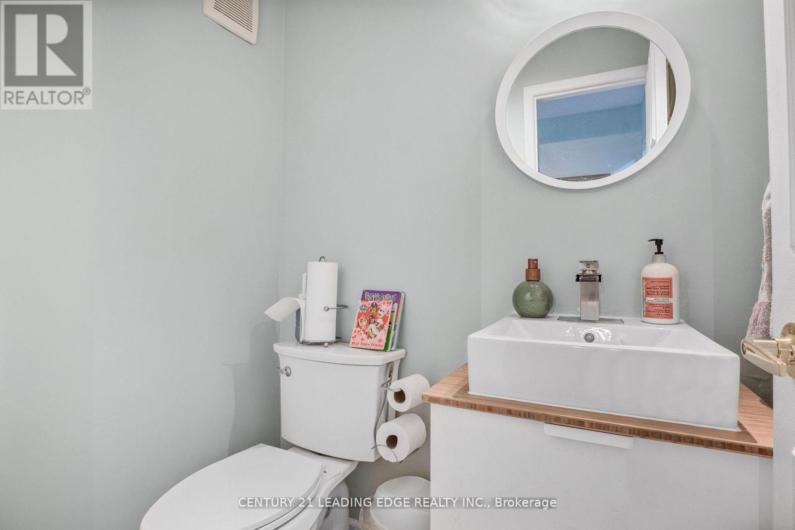 6 - 40 Castle Rock Drive, Richmond Hill (North Richvale), Ontario  L4C 5H5 - Photo 4 - N12880432