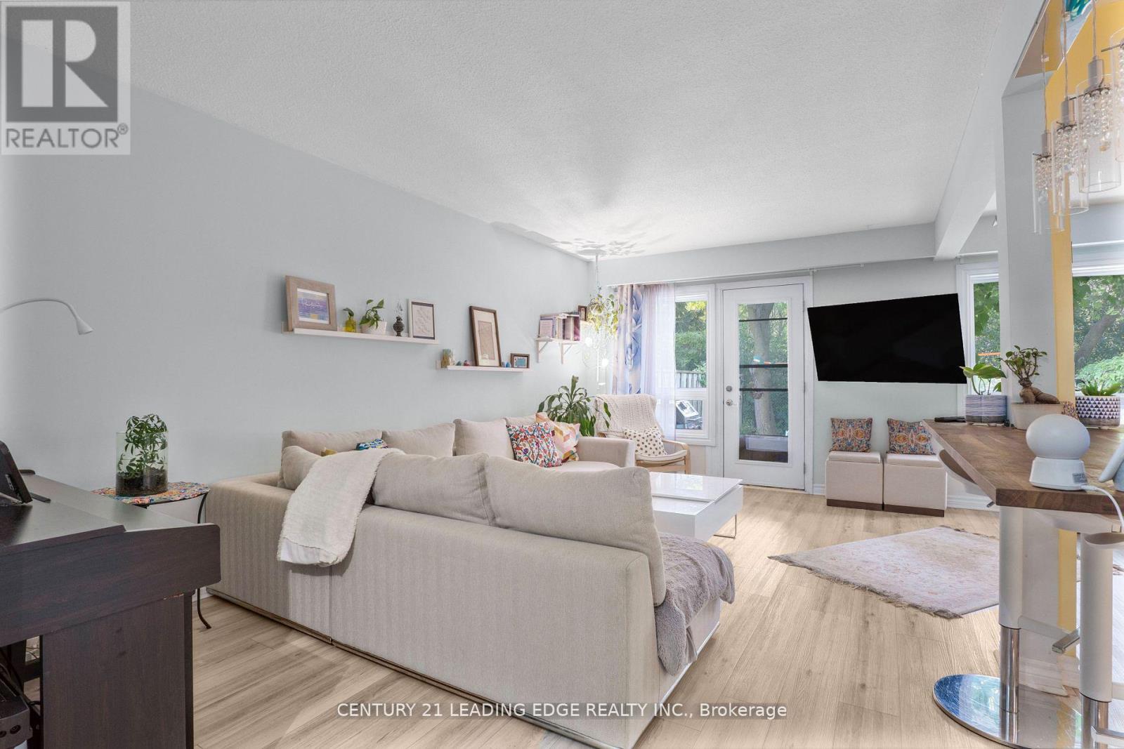 6 - 40 Castle Rock Drive, Richmond Hill (North Richvale), Ontario  L4C 5H5 - Photo 6 - N12880432