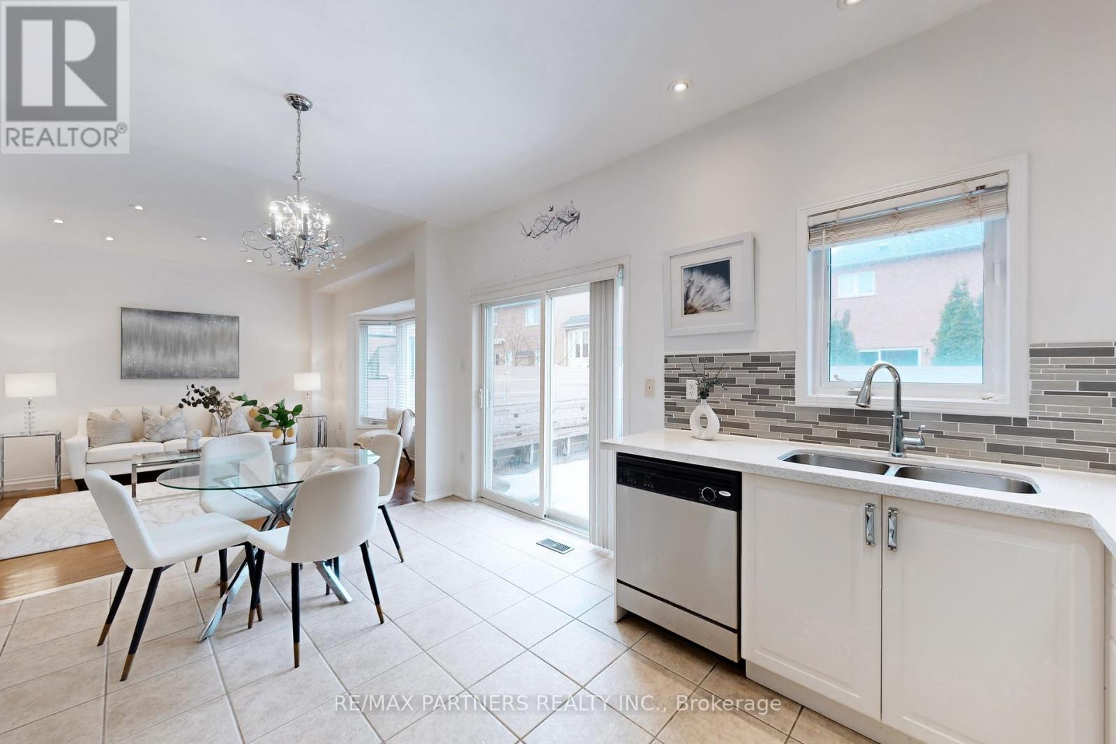 79 Carnoustie Crescent, Richmond Hill, Ontario  L4E 0A1 - Photo 11 - N12880580