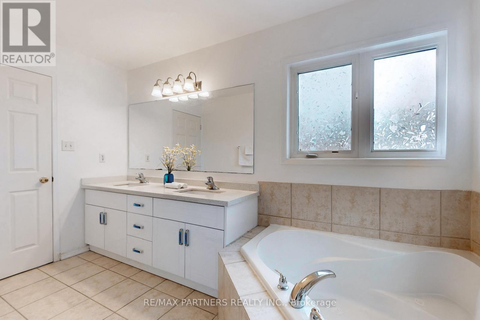 79 Carnoustie Crescent, Richmond Hill, Ontario  L4E 0A1 - Photo 26 - N12880580