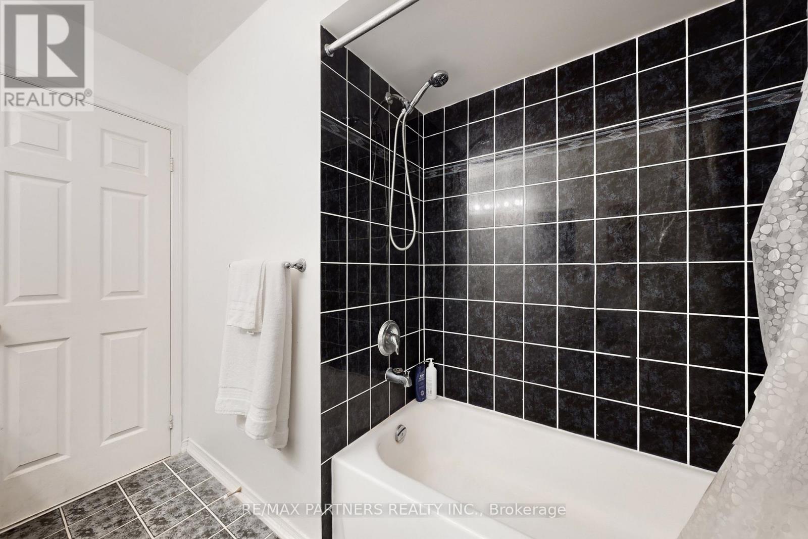 79 Carnoustie Crescent, Richmond Hill, Ontario  L4E 0A1 - Photo 34 - N12880580