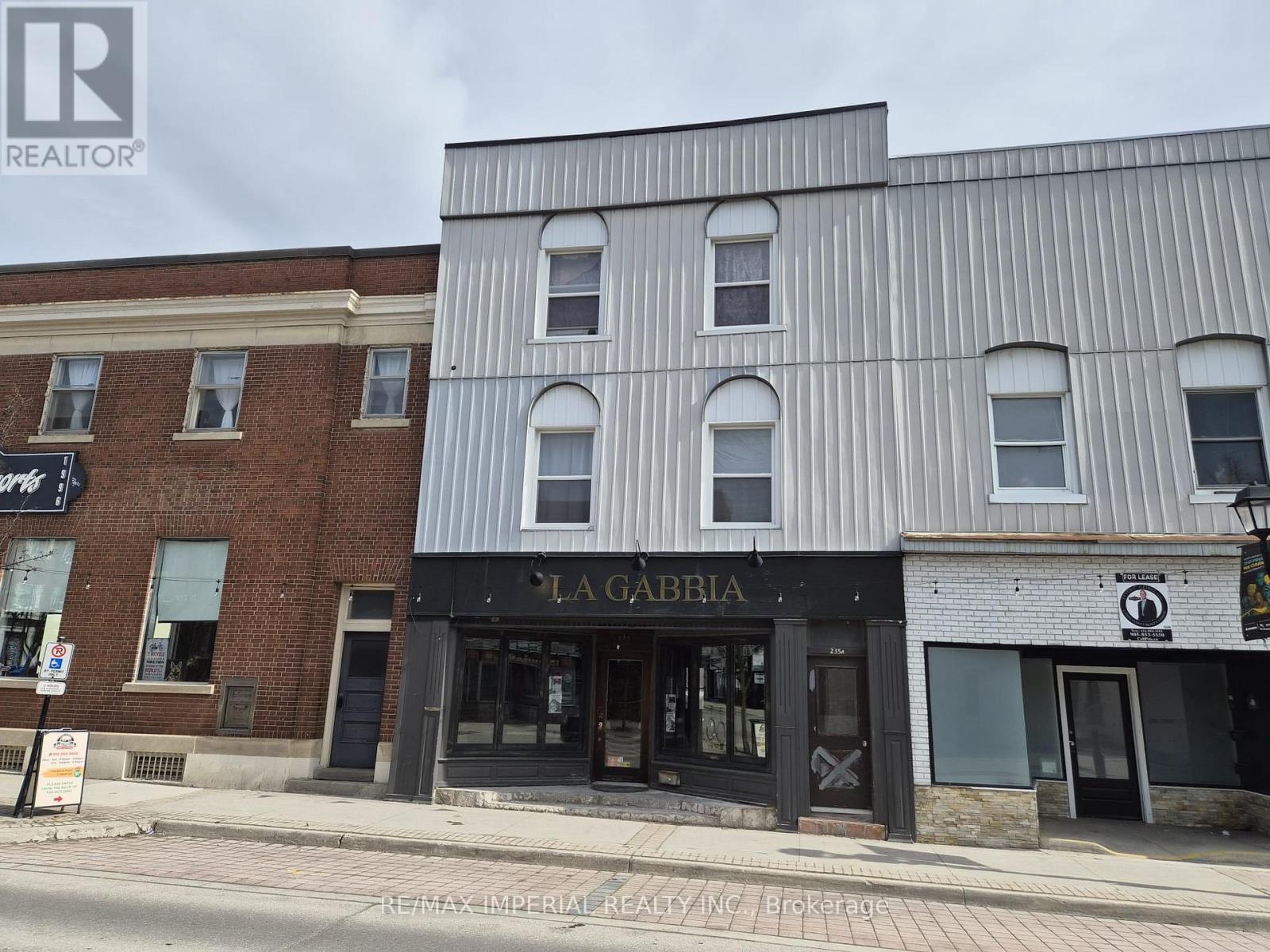 235 Main Street S, Newmarket (Central Newmarket), Ontario  L3Y 3Z4 - Photo 2 - N12880614