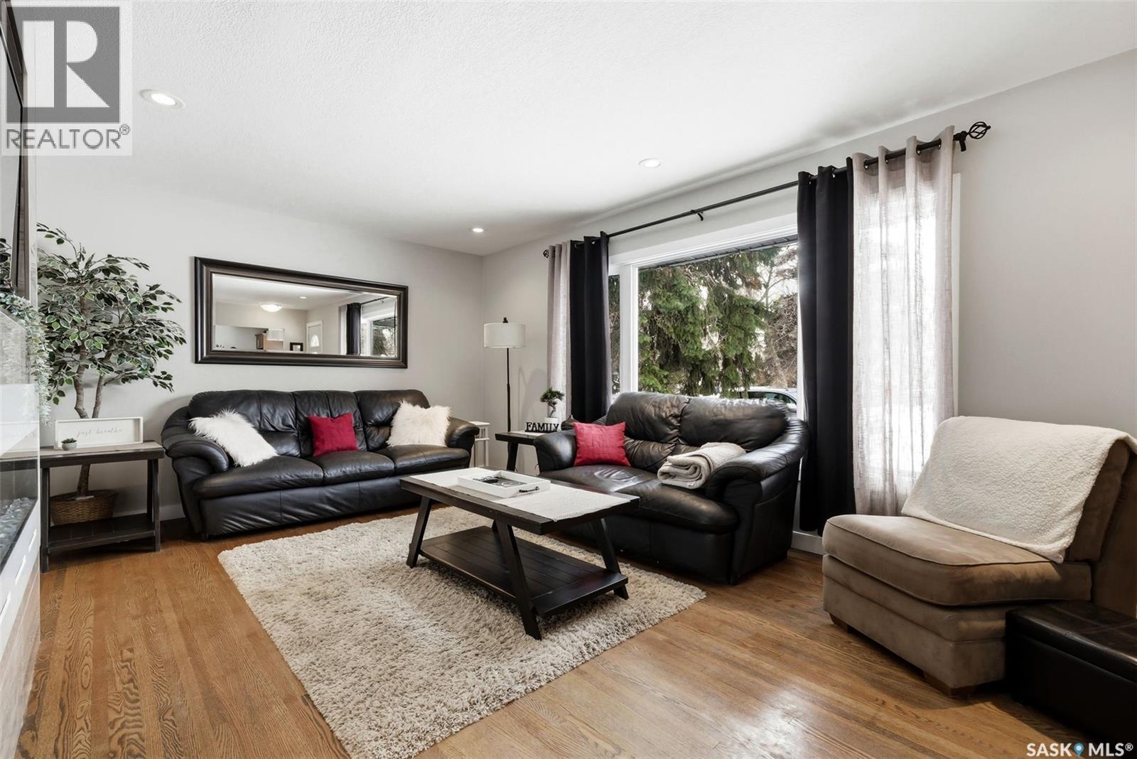 25 Chinook Road, Regina, Saskatchewan  S4S 5C3 - Photo 4 - SK030354